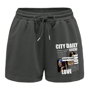 Figure and Slogan Graphic Drawstring Waist Track Şort