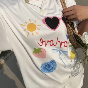 Flirla Beyaz Komik Baskılı Düşük Omuz Bol Normal Tişört