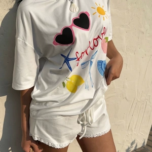 Flirla Beyaz Komik Baskılı Düşük Omuz Bol Normal Tişört
