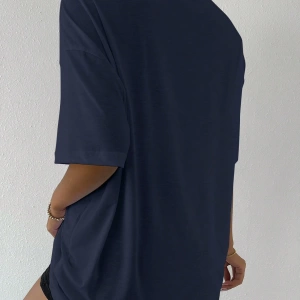 Flirla Düşük Omuzlu Harf Nakışlı Üst Grafik Tişörtler Kadın Üstleri