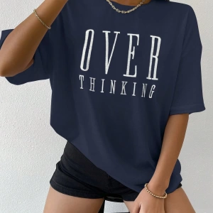 Flirla Düşük Omuzlu Harf Nakışlı Üst Grafik Tişörtler Kadın Üstleri