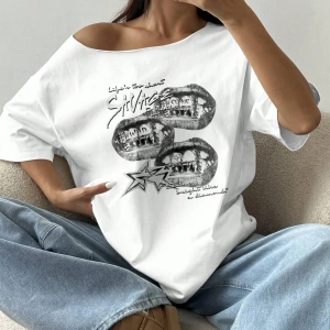 Flirla Kadın Bol Omuz Açık Tişört Y2k Grafik Büyük Boy Omuz Açık Tişört Grafik Tişörtler Kadı
