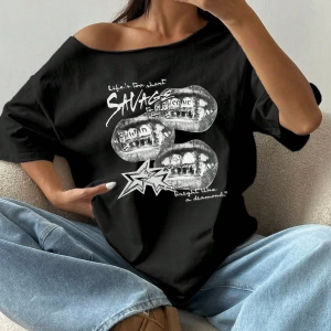 Flirla Kadın Bol Omuz Açık Tişört Y2k Grafik Büyük Boy Omuz Açık Tişört Grafik Tişörtler Kadı