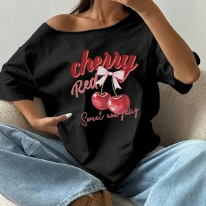 Flirla Kadın Bol Omuz Açık Tişört Y2k Grafik Büyük Boy Omuz Açık Tişört Grafik Tişörtler Kadı