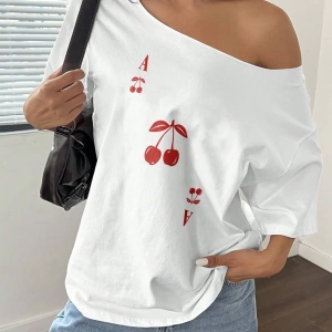 Flirla Kadın Bol Omuz Açık Tişört Y2k Grafik Büyük Boy Omuz Açık Tişört Grafik Tişörtler Kadı