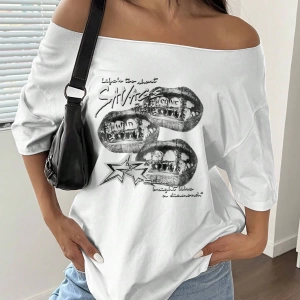 Flirla Kadın Bol Omuz Açık Tişört Y2k Grafik Büyük Boy Omuz Açık Tişört Grafik Tişörtler Kadı