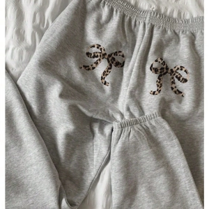 Flirla Kadın Günlük Leopar ve Harf Baskılı Uzun Bağcıklı Spor Pantolon, Sonbahar/Kış