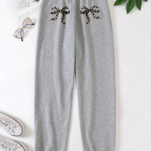 Flirla Kadın Günlük Leopar ve Harf Baskılı Uzun Bağcıklı Spor Pantolon, Sonbahar/Kış