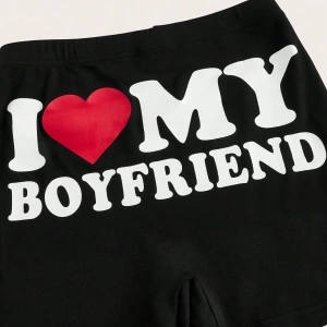 Flirla Sevgilimi Seviyorum Sloganlı Grafik Şort