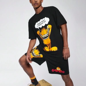 GARFIELD X SHEIN Erkek Rahat Bol Örgü Grafik Baskılı Siyah Tişört ve Şort Set, İlkbah