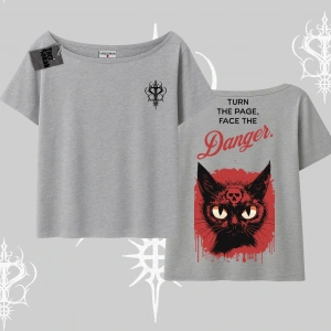 Gotik Kedi Arka Baskılı Kayık Yaka Tshirt