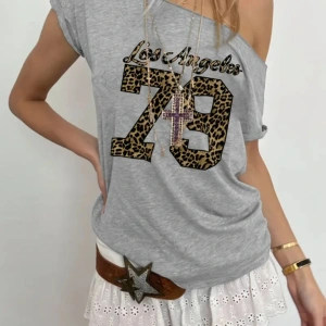 Gri Kadın Düşük Omuz Kayık Yaka Leopar 79 Baskılı