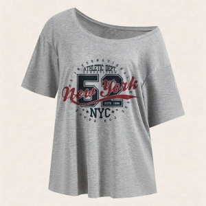 Gri Kadın Düşük Omuz Kayık Yaka New York 52 Baskılı