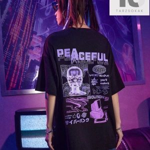 Grunge Punk Figürü ve Slogan Grafikli Düşük Omuzlu Tişört