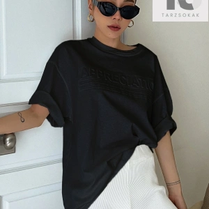 Harf Desenli Damla Omuz Tişört