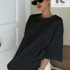 Harf Desenli Damla Omuz Tişört