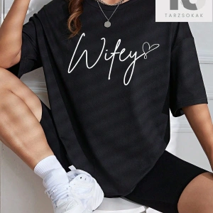 Harf Grafikli Düşük Omuzlu Tişört