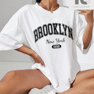 Harf Grafikli Düşük Omuzlu Tişört