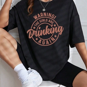 Harf Grafikli Düşük Omuzlu Tişört