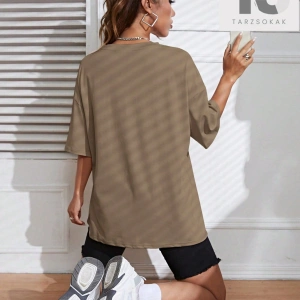 Harf Grafikli Düşük Omuzlu Tişört