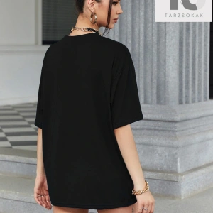 Harf Grafikli Düşük Omuzlu Tişört