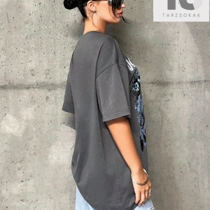 Harf Grafikli Düşük Omuzlu Tişört