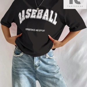 Harf Grafikli Düşük Omuzlu Tişört