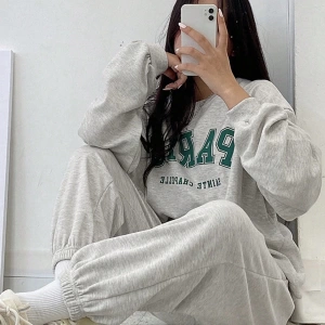 Harfli Grafik Düşük Omuz Sweatshirt ve Eşofman Altı