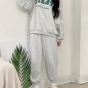 Harfli Grafik Düşük Omuz Sweatshirt ve Eşofman Altı