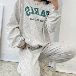 Harfli Grafik Düşük Omuz Sweatshirt ve Eşofman Altı