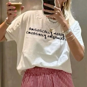 Harfli Grafik Kontrast Raglan Kollu Tişört
