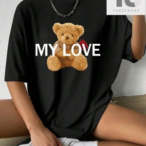 Isabela Escobar Mektup Şekilli Grafik Düşük Omuzlu Tişört