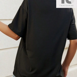 Isabela Escobar Mektup Şekilli Grafik Düşük Omuzlu Tişört