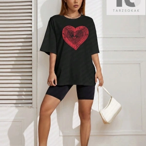 Isabela Escobar Mektup Şekilli Grafik Düşük Omuzlu Tişört