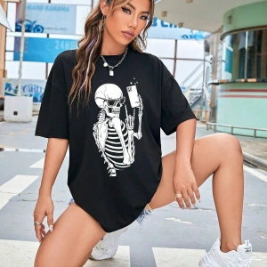 İskelet Desenli Düşük Omuzlu Tişört