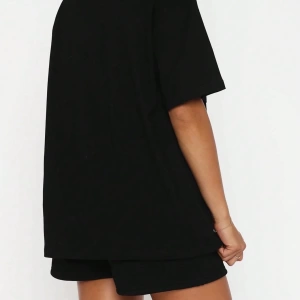 Kadın 2Lİ TAKIM OVERSİZE Trend T-shirt Şort Model 5072