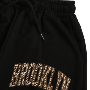 Kadın 2 Parça Set Leopar Desenli Harfli Grafik Bağcıklı Kapüşonlu Sweatshirt ve Eşofma