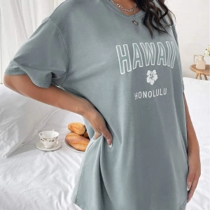 Kadın Açık Mavi Hawaii Honolulu Baskılı Oversize Bisiklet Yaka Tişört