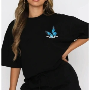 Kadın Alt Üst Siyah Kelebek Baskılı Şort Tshirt Kombini