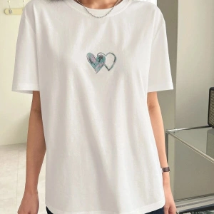 Kadın Beyaz Çift Heart Baskılı Oversize T-shirt