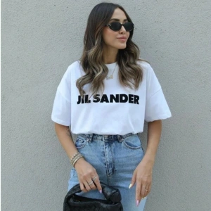 Kadın Beyaz Jıl Sander Baskılı Oversize Bisiket Yaka Tişört