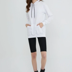 Kadın Beyaz Kapüşonlu Kangru Cep Sweatshirt