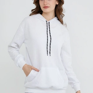 Kadın Beyaz Kapüşonlu Kanguru Cep Sweatshirt