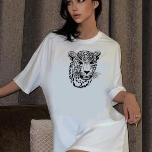 Kadın Beyaz Leopar Figür Baskılı Oversize T-shirt
