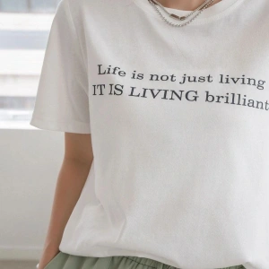 Kadın Beyaz Lıvıng Baskılı Oversize Bisiklet Yaka Tshirt