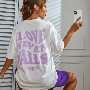 Kadın Beyaz Love Never Fails Baskılı Oversize Tişört