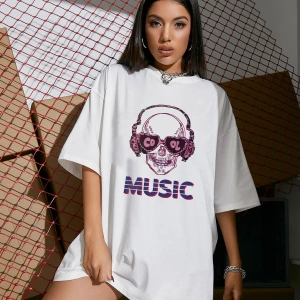 Kadın Beyaz Oversize T-shirt Music Ön Baskılı Tişört
