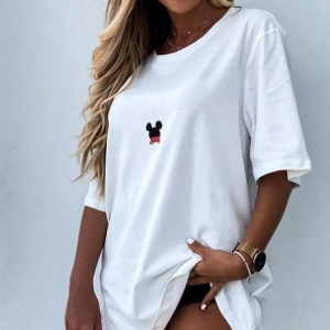 Kadın Beyaz Sırt Baskılı Mickey Mouse T-shirt