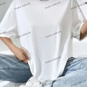 Kadın Beyaz Sırt Detay Kelebek Baskılı Oversize