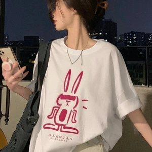 Kadın Beyaz Tavşan Baskılı Oversize T-shirt